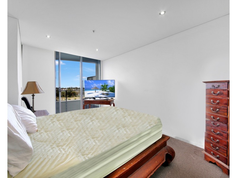 704/4 Como Crescent, Southport QLD 4215