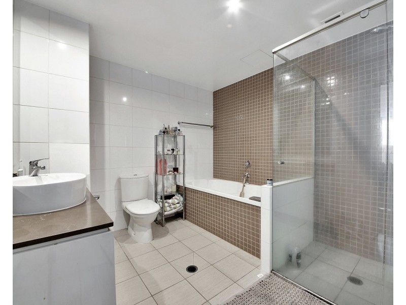 704/4 Como Crescent, Southport QLD 4215