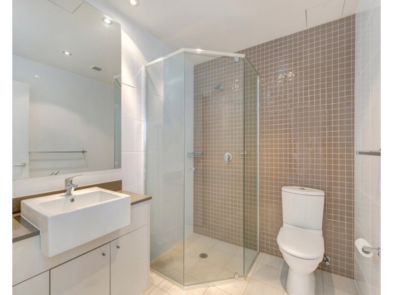 704/4 Como Crescent, Southport QLD 4215