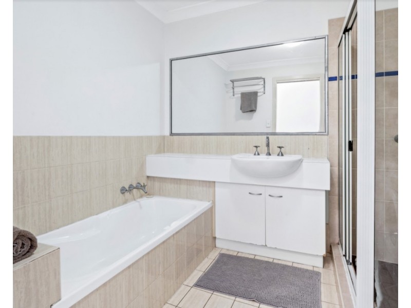 102/128 Benowa Road, Southport QLD 4215