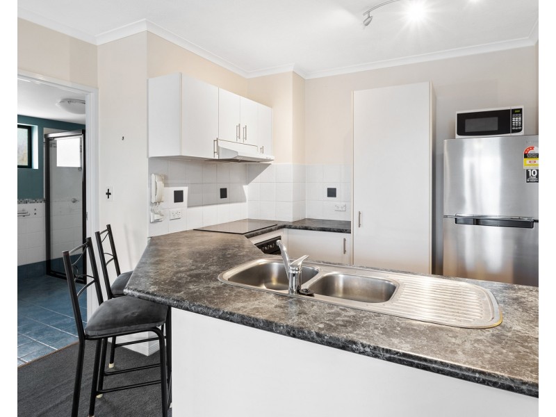 5/10  bath Street, Labrador QLD 4215