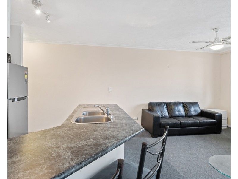 5/10  bath Street, Labrador QLD 4215