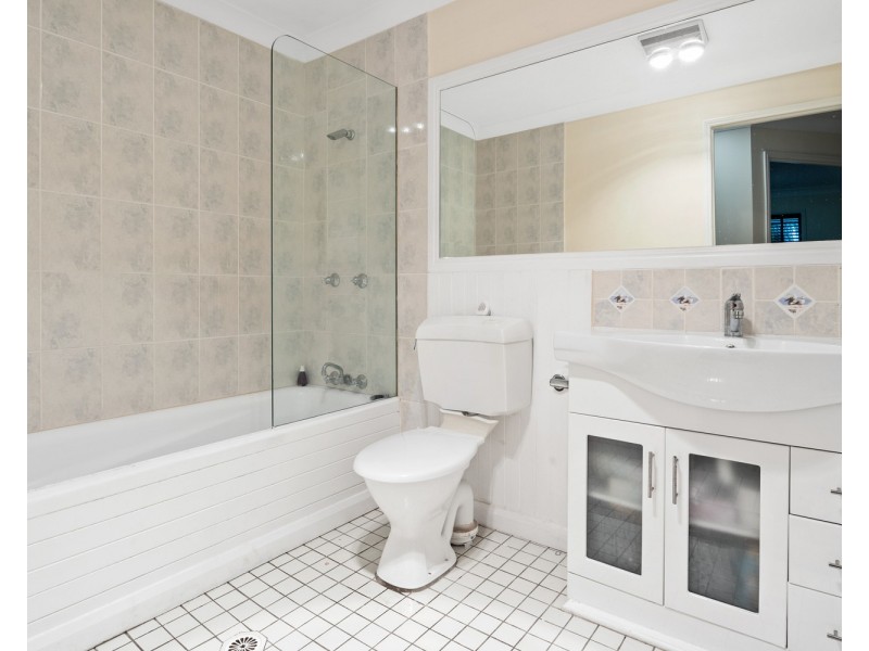 15 Woolmere Street, Carrara QLD 4211