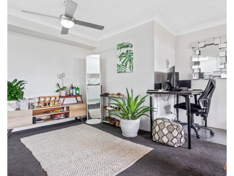 21/30 Marine Parade, Southport QLD 4215