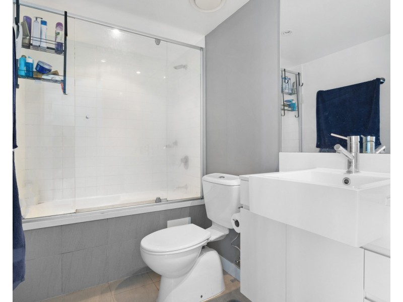 33108/9 Lawson Street, Southport QLD 4215
