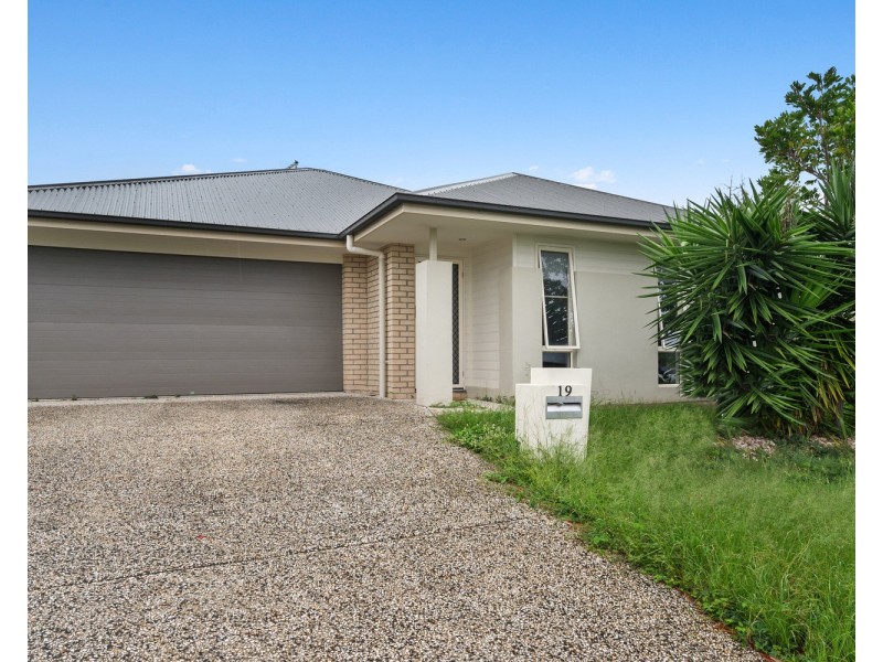 19 Charles Street, Pimpama QLD 4209
