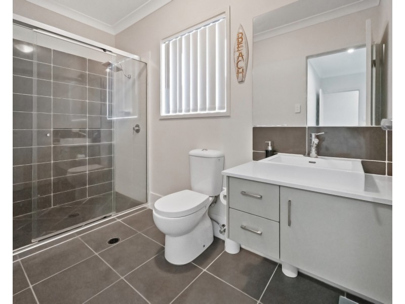 19 Charles Street, Pimpama QLD 4209