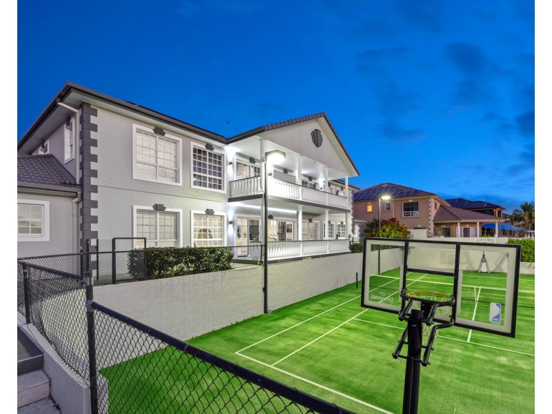 29-31 Cessnock Close, Mermaid Waters QLD 4218