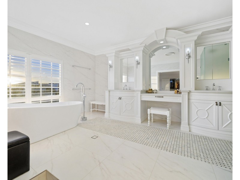 29-31 Cessnock Close, Mermaid Waters QLD 4218