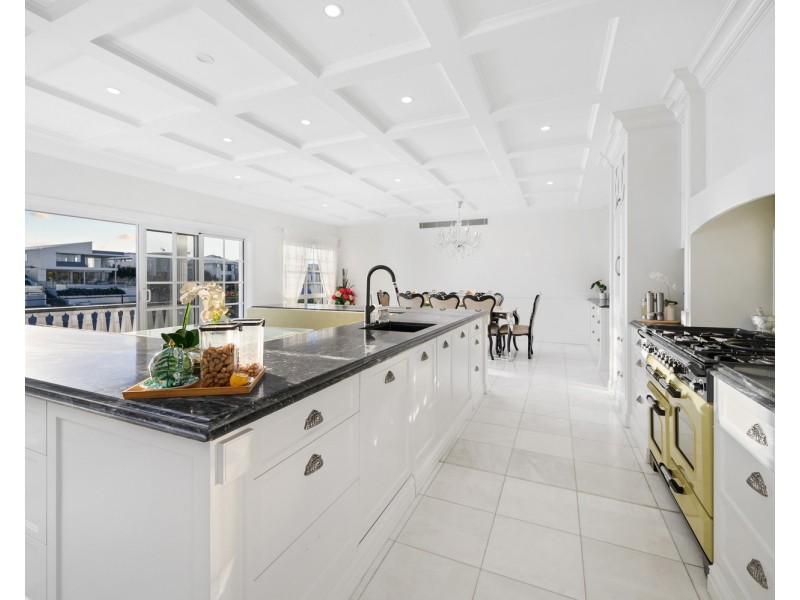 29-31 Cessnock Close, Mermaid Waters QLD 4218