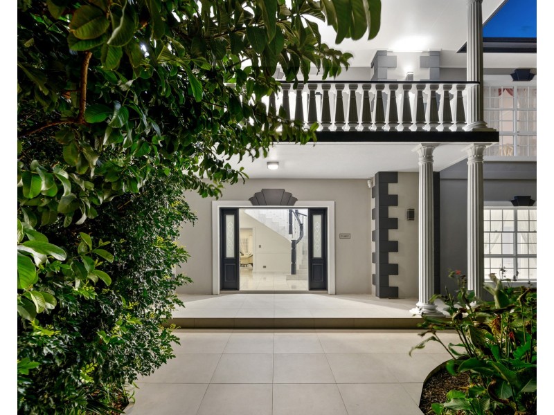 29-31 Cessnock Close, Mermaid Waters QLD 4218