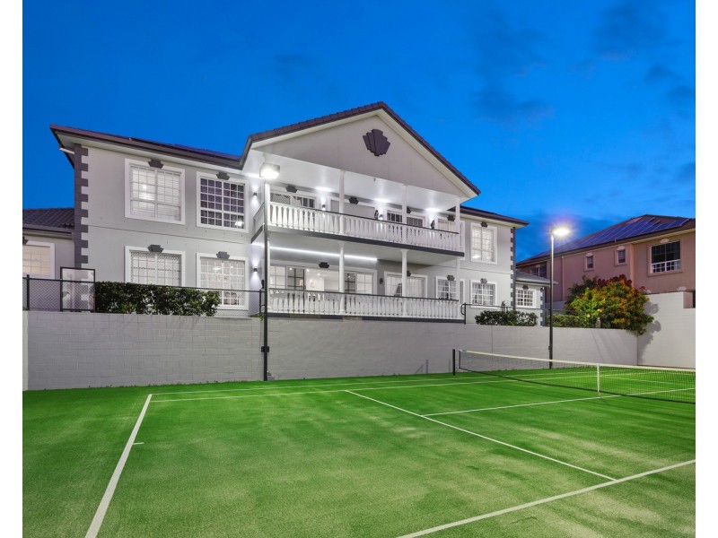 29-31 Cessnock Close, Mermaid Waters QLD 4218