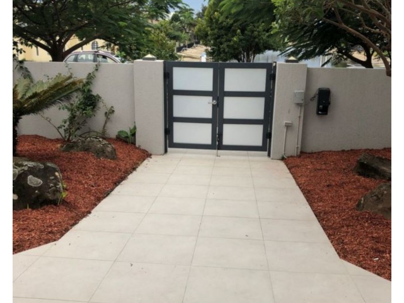 29-31 Cessnock Close, Mermaid Waters QLD 4218