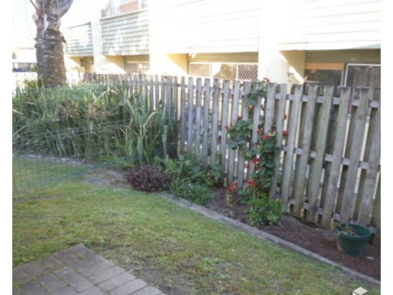6/15 Weemala Street, Chevron Island QLD 4217