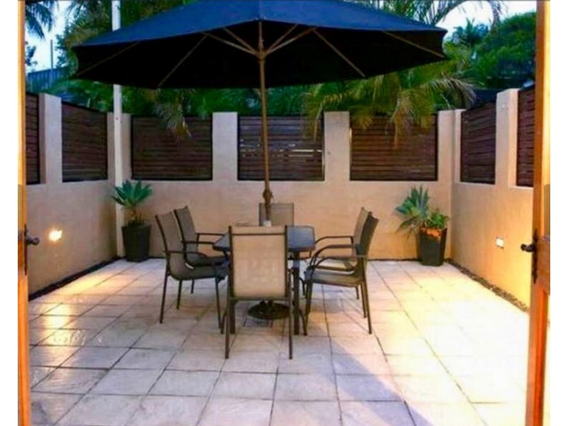 11 Kathleen Avenue, Southport QLD 4215