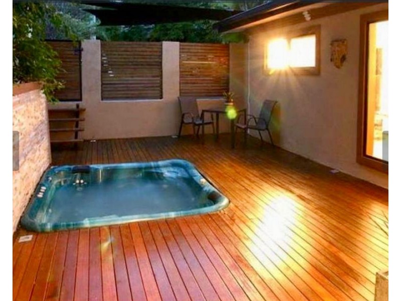 11 Kathleen Avenue, Southport QLD 4215