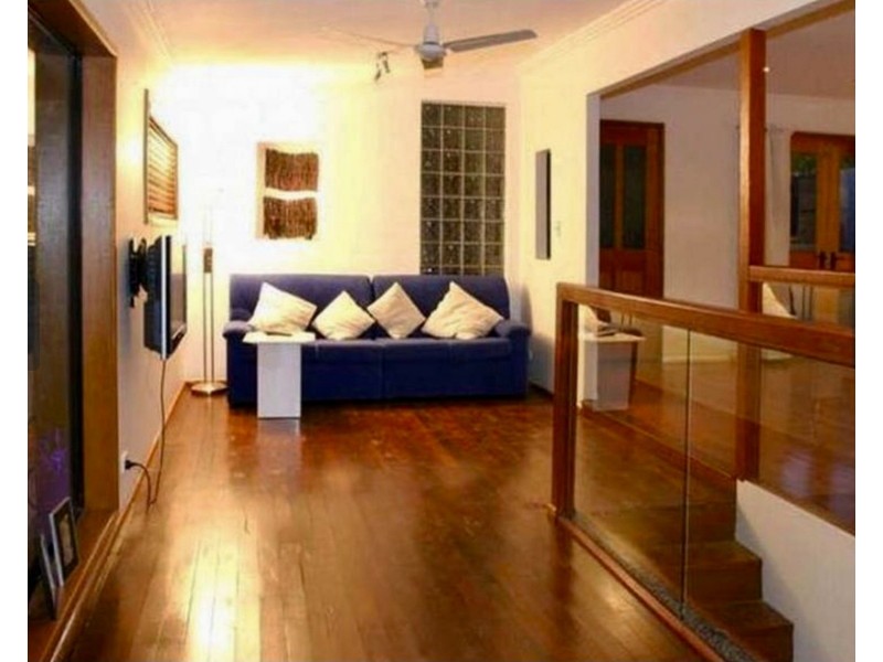 11 Kathleen Avenue, Southport QLD 4215