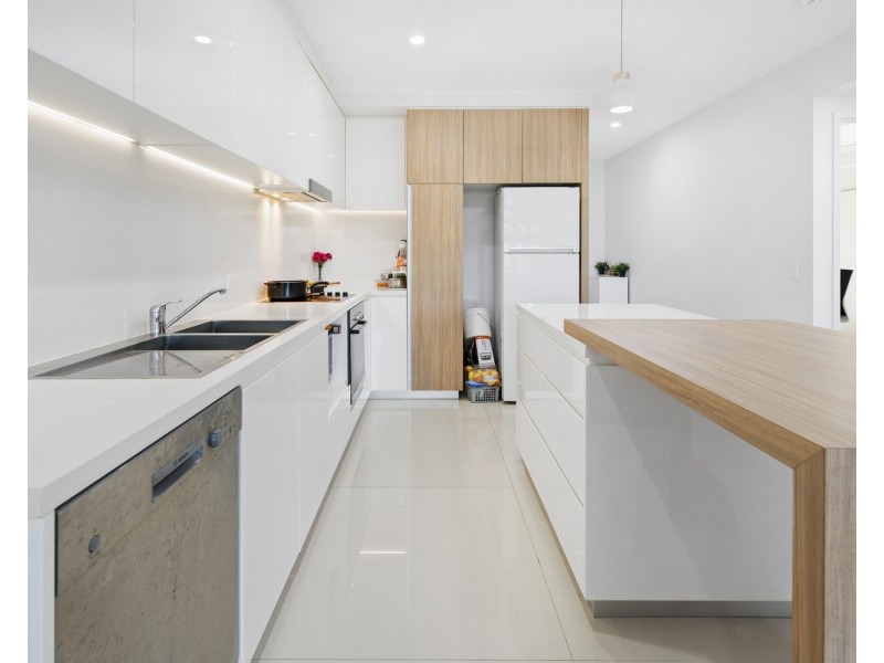 203/26 Gray Street, Southport QLD 4215