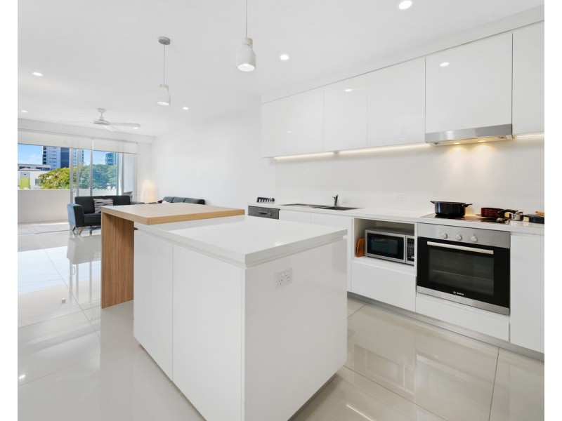 203/26 Gray Street, Southport QLD 4215