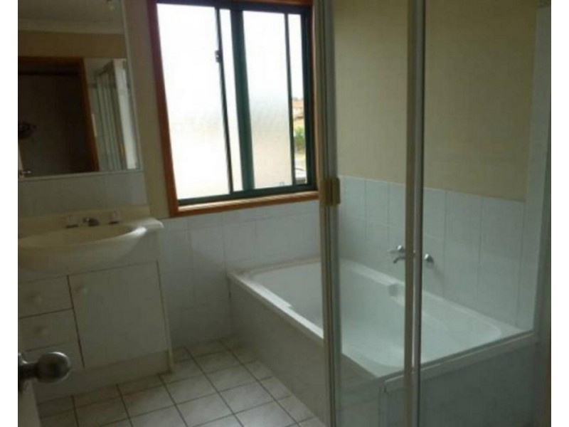 174 Greenacre Drive, Arundel QLD 4214