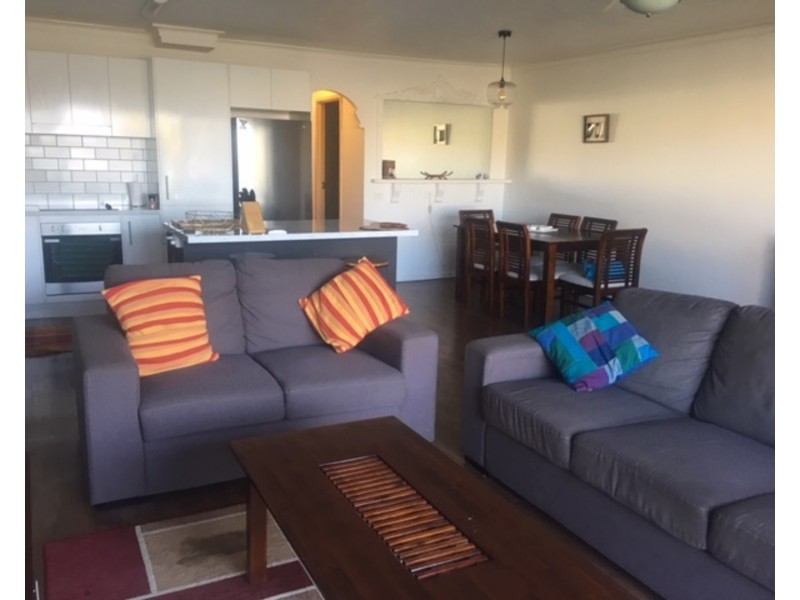 2/112 Stanhill Drive, Chevron Island QLD 4217