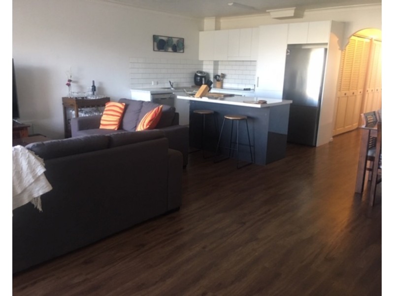 2/112 Stanhill Drive, Chevron Island QLD 4217