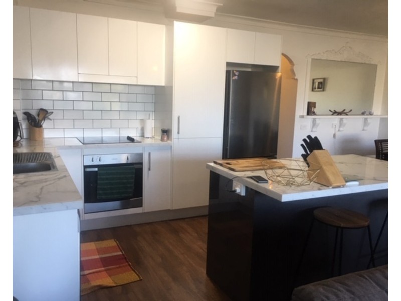 2/112 Stanhill Drive, Chevron Island QLD 4217