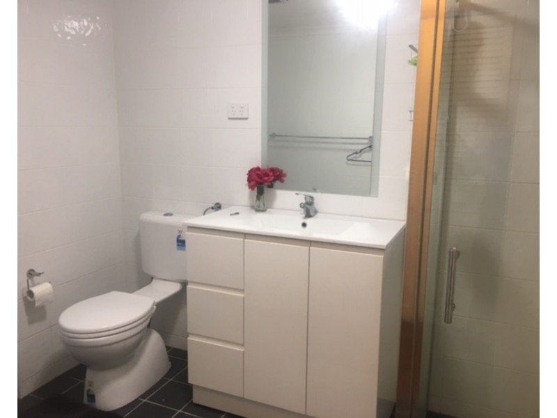 2/112 Stanhill Drive, Chevron Island QLD 4217