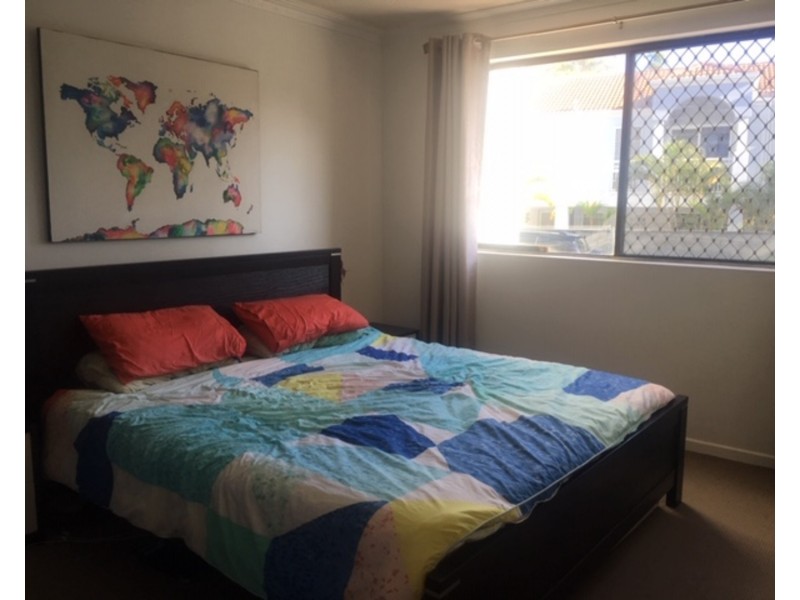 2/112 Stanhill Drive, Chevron Island QLD 4217