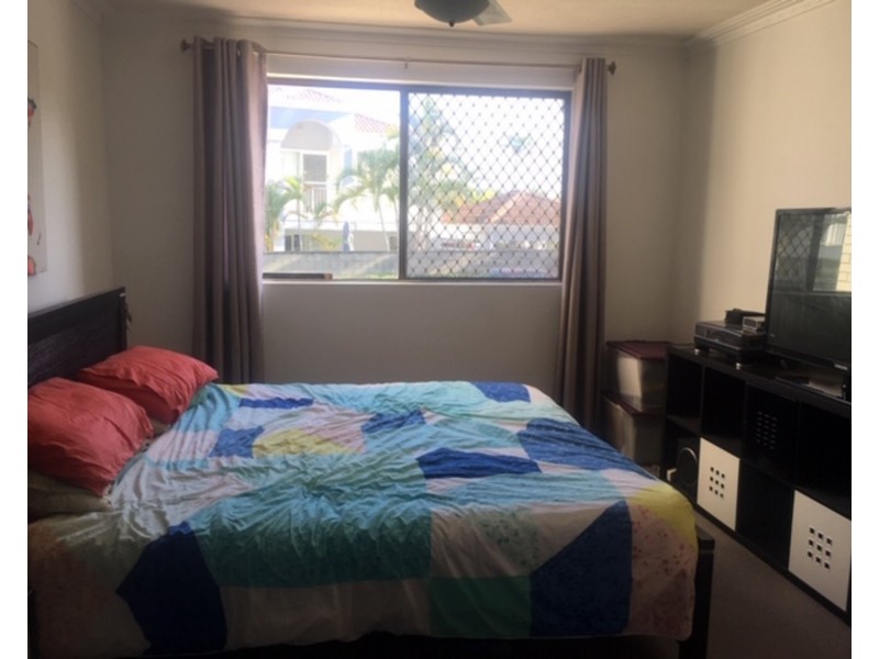 2/112 Stanhill Drive, Chevron Island QLD 4217