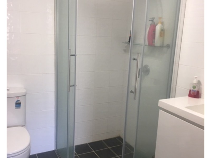 2/112 Stanhill Drive, Chevron Island QLD 4217