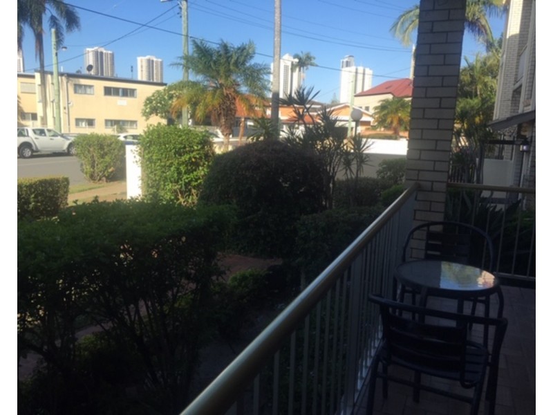 2/112 Stanhill Drive, Chevron Island QLD 4217