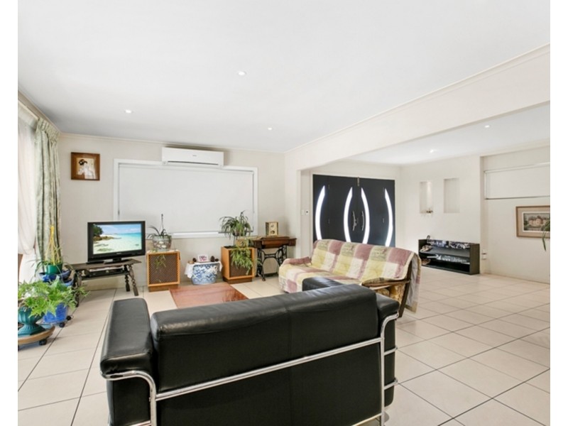 40 Ashgrove Avenue, Runaway Bay QLD 4216