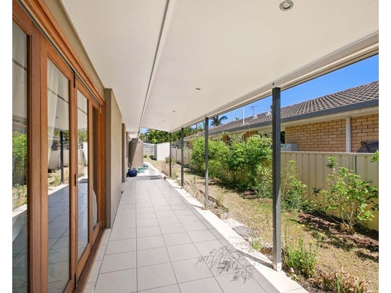 40 Ashgrove Avenue, Runaway Bay QLD 4216