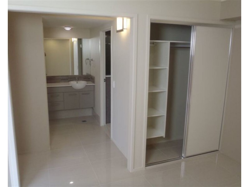 8/20 Lawson Street, Southport QLD 4215