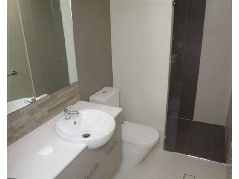 8/20 Lawson Street, Southport QLD 4215