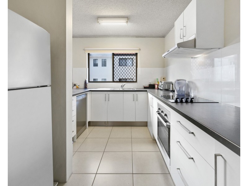 2/29 Lenneberg Street, Southport QLD 4215