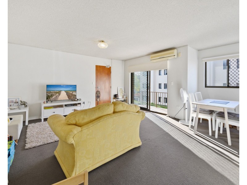 2/29 Lenneberg Street, Southport QLD 4215