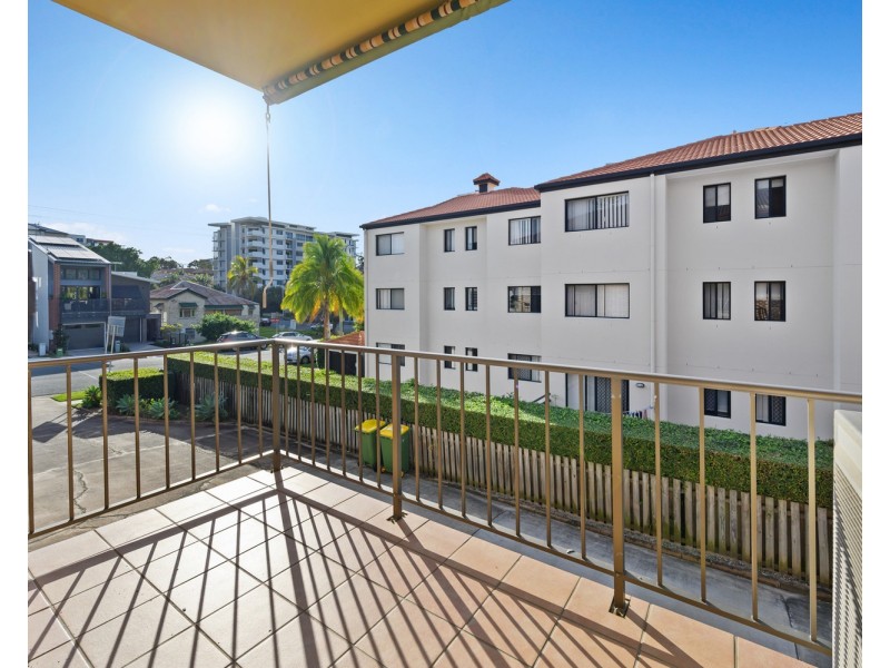 2/29 Lenneberg Street, Southport QLD 4215