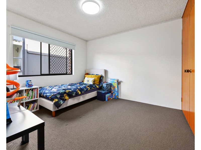 2/29 Lenneberg Street, Southport QLD 4215