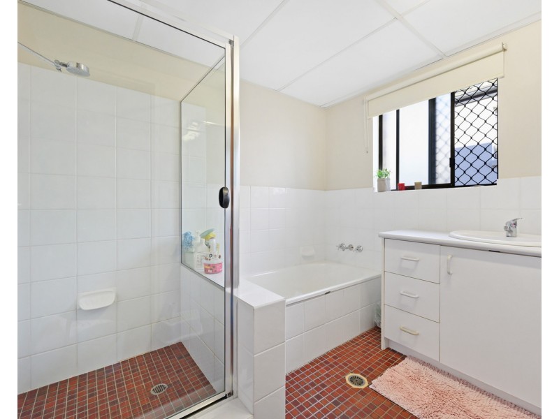 2/29 Lenneberg Street, Southport QLD 4215