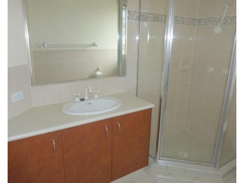 3 Golden Bear Drive, Arundel QLD 4214