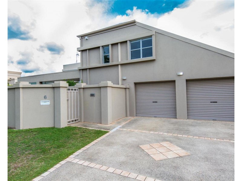6 Wildash Street, Southport QLD 4215