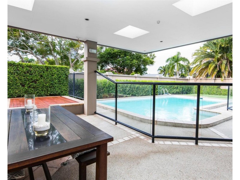 6 Wildash Street, Southport QLD 4215