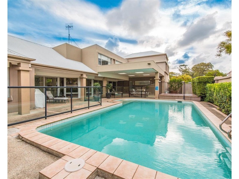 6 Wildash Street, Southport QLD 4215
