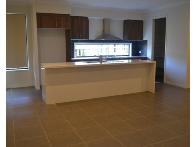 1 Jade Way, Helensvale QLD 4212