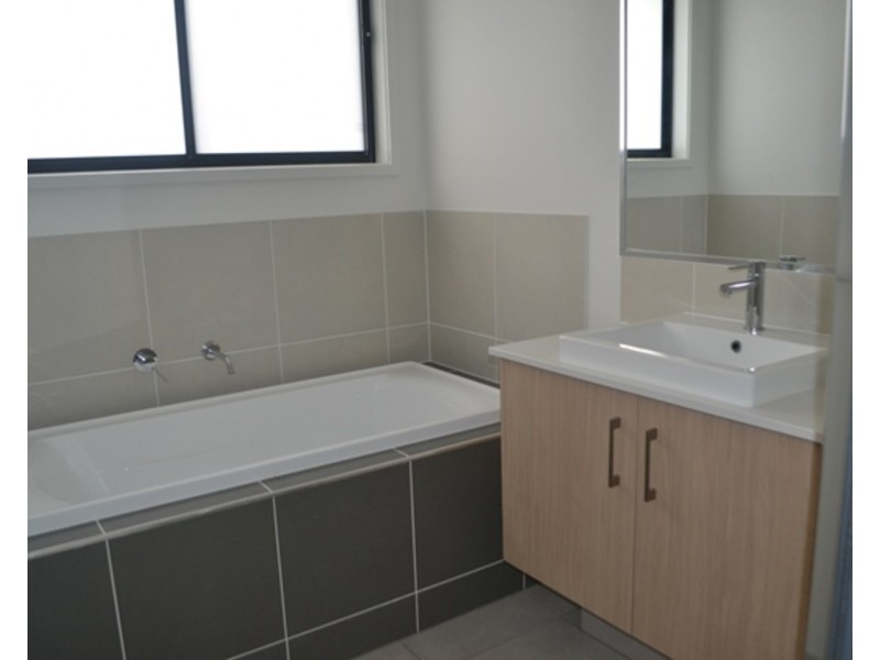 1 Jade Way, Helensvale QLD 4212