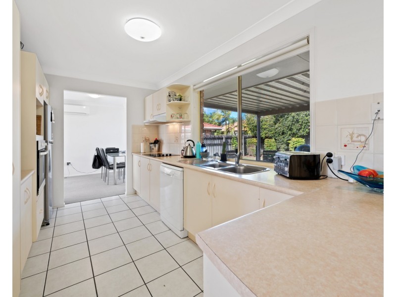 18 Chelmsford Place, Parkwood QLD 4214