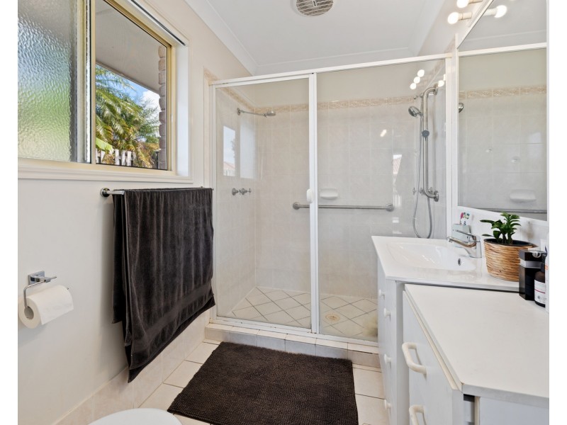 18 Chelmsford Place, Parkwood QLD 4214