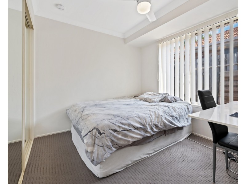 18 Chelmsford Place, Parkwood QLD 4214